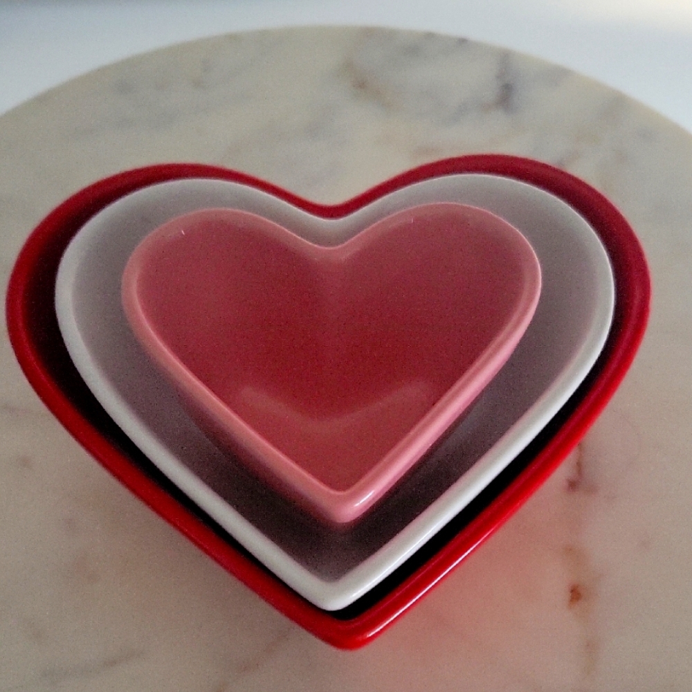 Heart-Shaped Red and Pink Nesting Bowls 3 Pieces